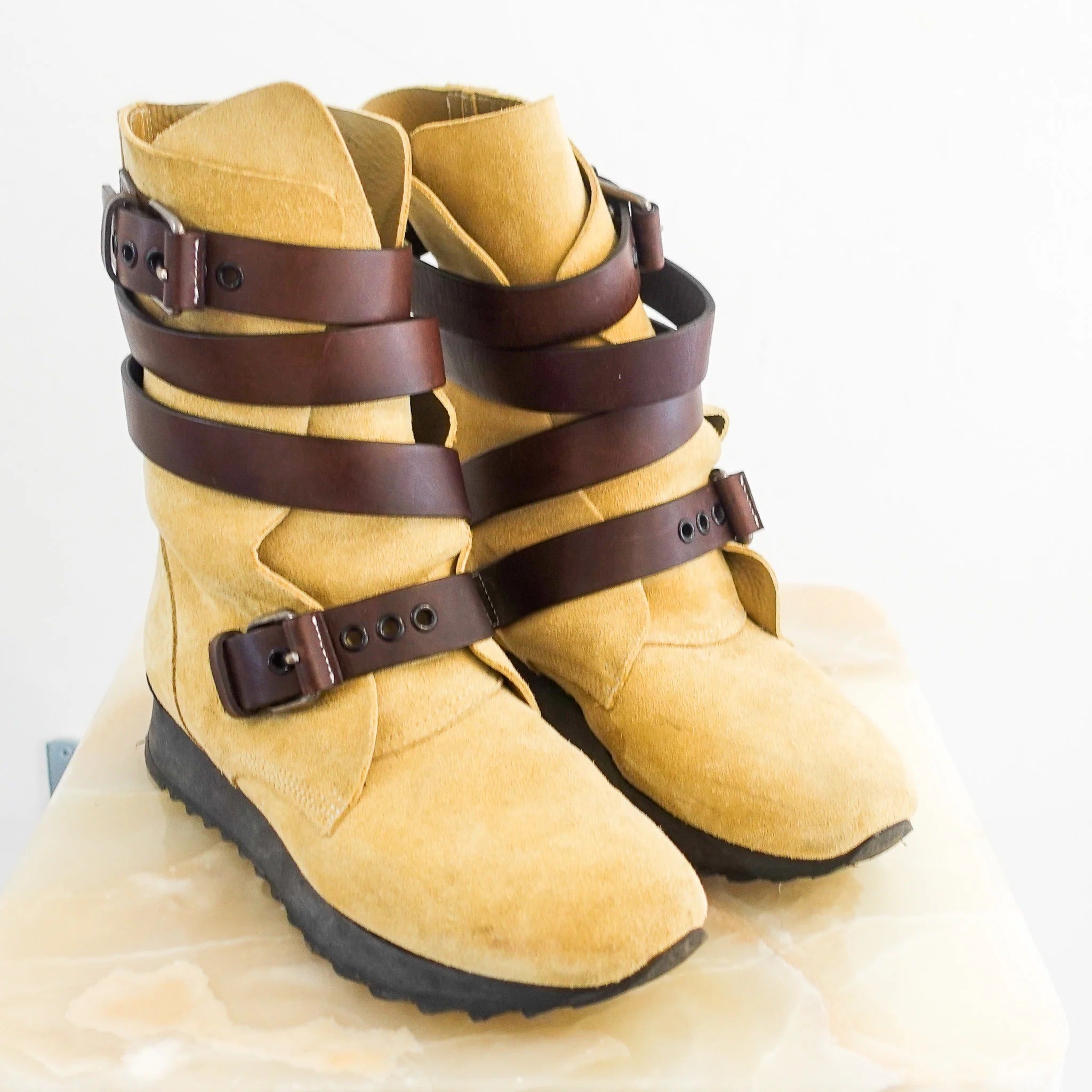 Buckle suede boot
