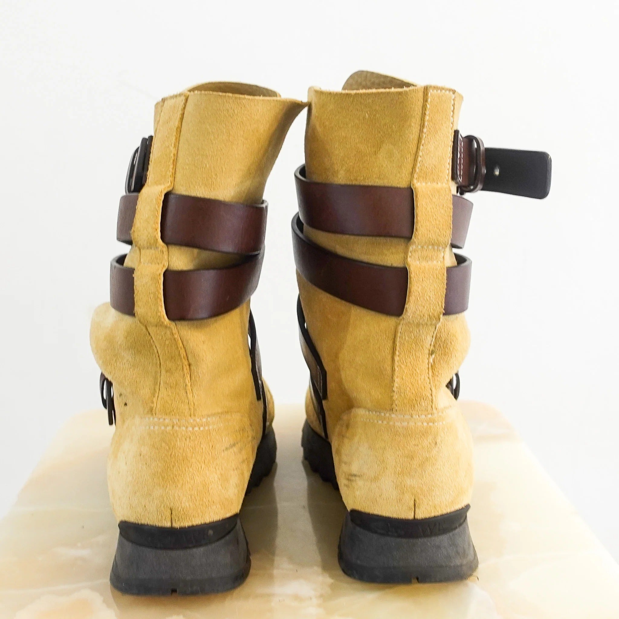 Buckle suede boot