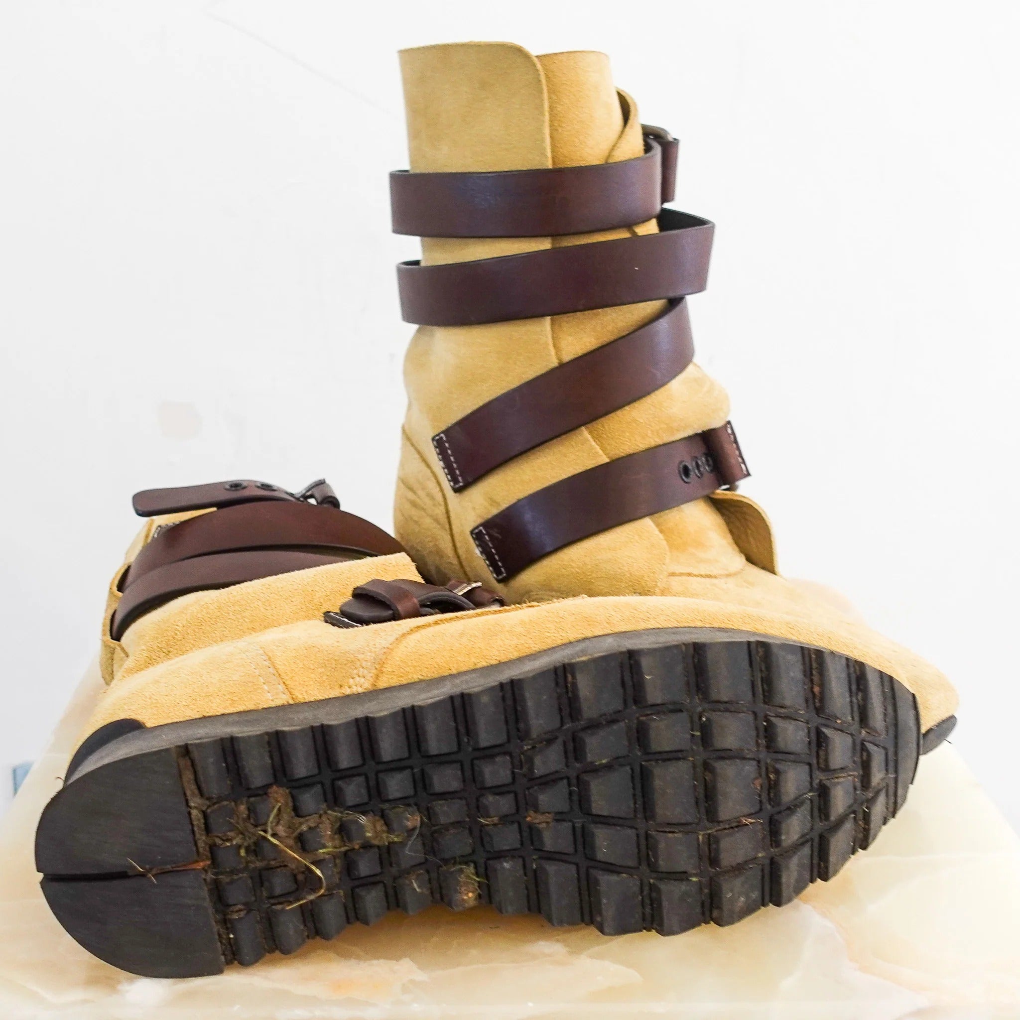 Buckle suede boot